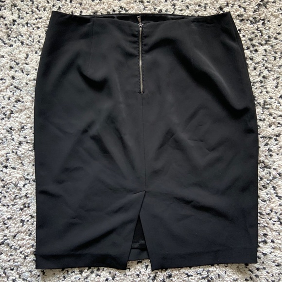 Black pencil skirt - Picture 3 of 7